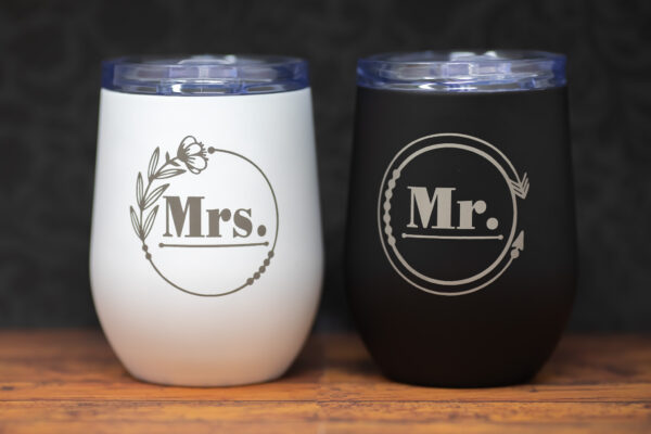 Mr. and Mrs. Circle Border | Couples Set of 2 Glasses - Image 5